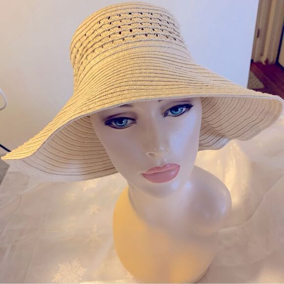 Gertex Straw Bucket Hat Cream Perforated Design Lightweight OSFA Gorgeous - Picture 1 of 8